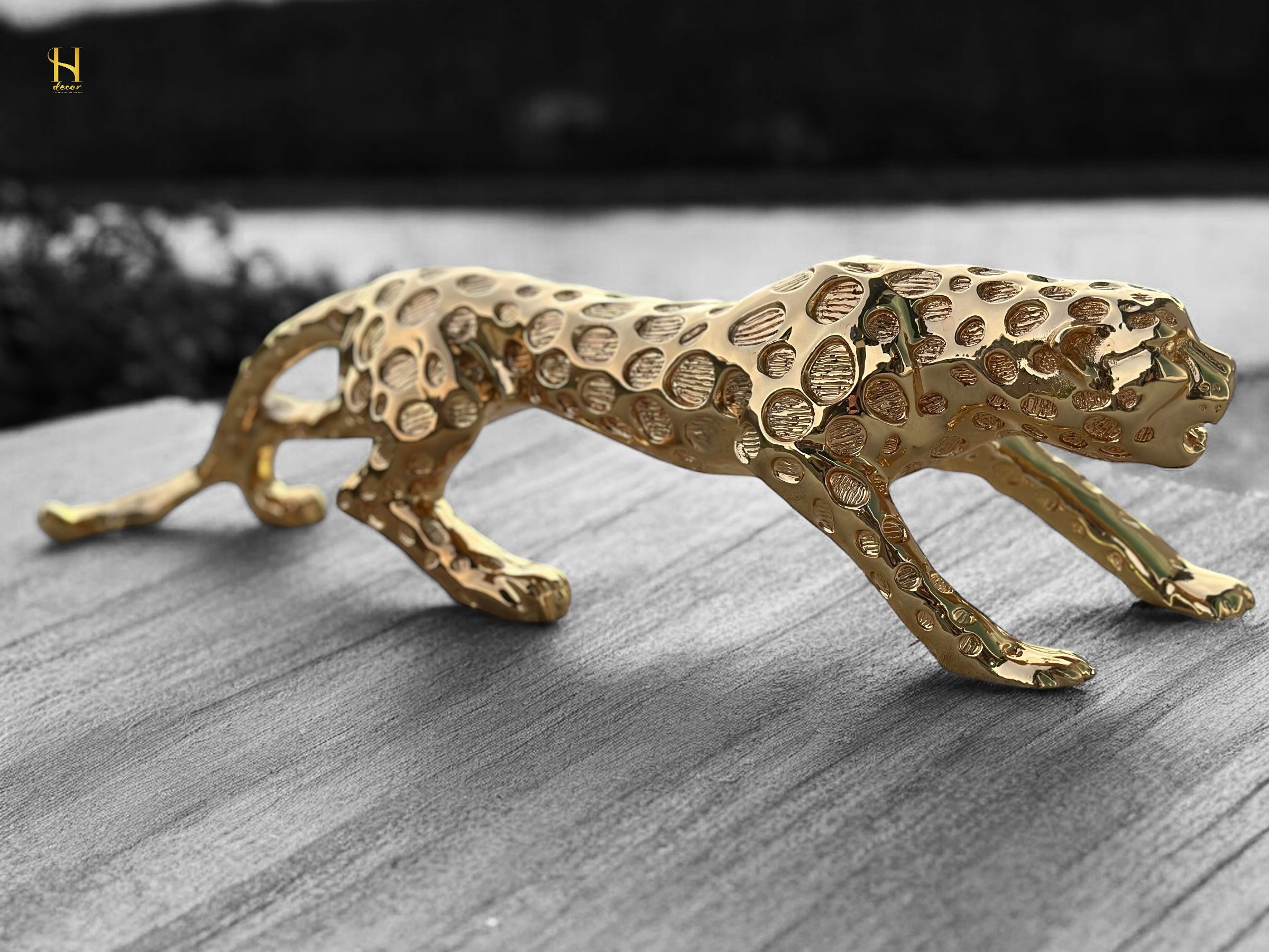 Pure Gold Jaguar Statue – Majestic Luxury Decorative Piece for Home & Office